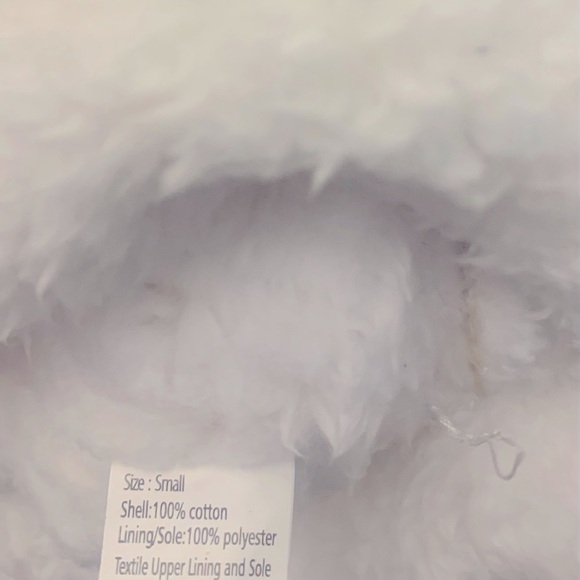 SNOOZIES NWOT Comfy, Cozy Tartan Plaid Bootie Slippers in Red & Black Size Small - Picture 4 of 5